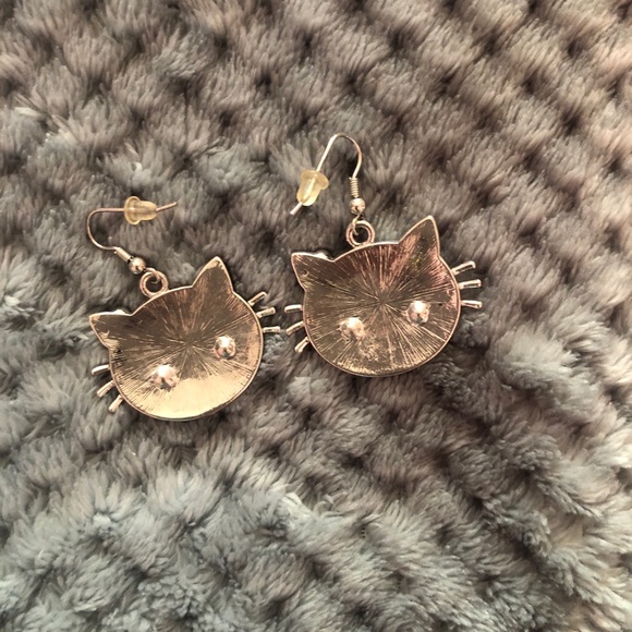 Hello Kitty earrings - Picture 3 of 4